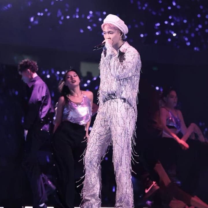 アイドル衣装 流星光るフリンジパフォーマンス衣装