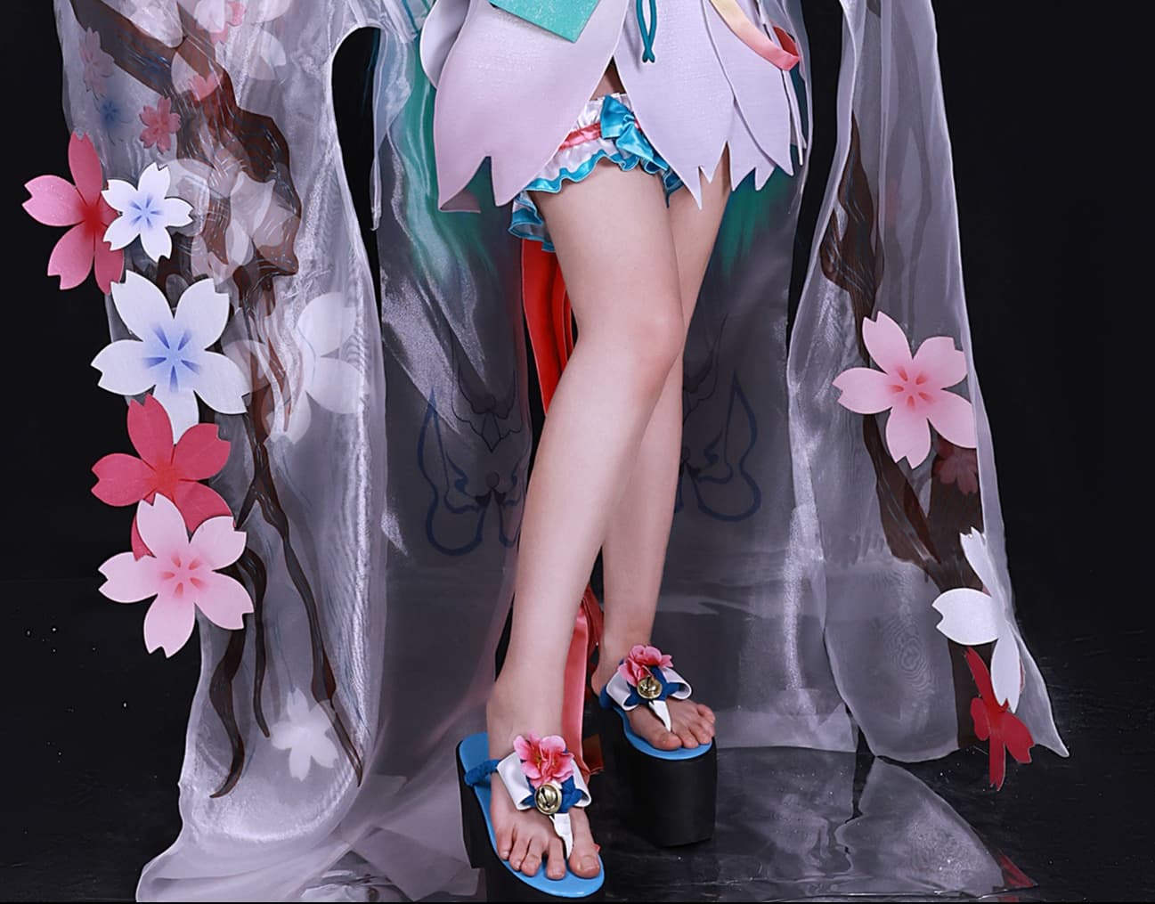 桜舞い散る和風アイドル衣装